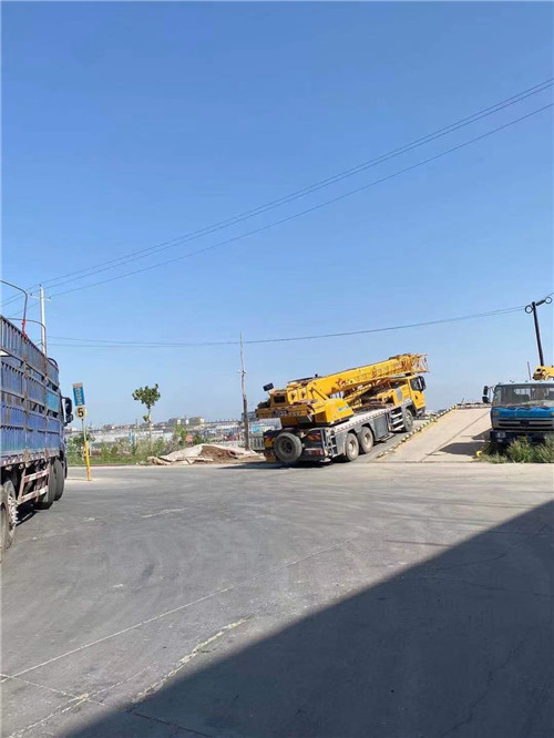 湖北25吨吊车的租赁价格大概是多少？