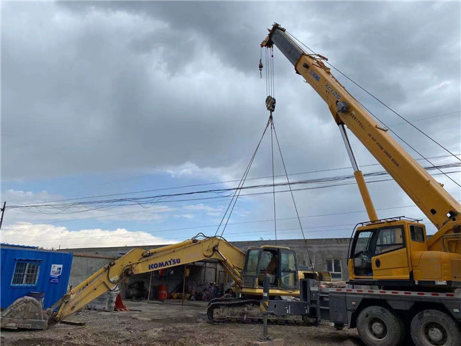 湖北25吨吊车的工作半径是多少？