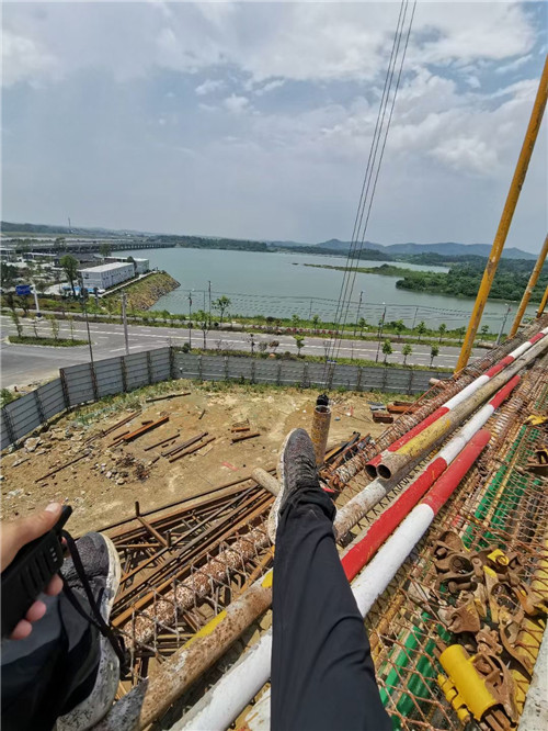 湖北作业中发生设备损坏或人员意外，责任怎么划分？