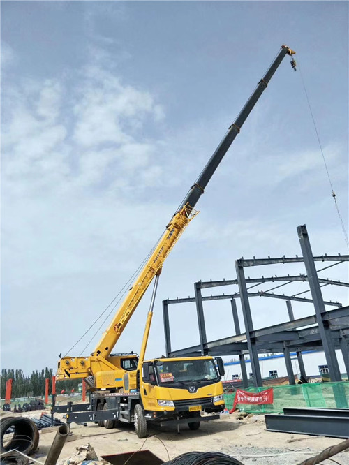 湖北超高层建筑钢结构吊装案例